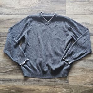 Tommy Hilfiger Elegant V-Neck Sweater in Charcoal Gray